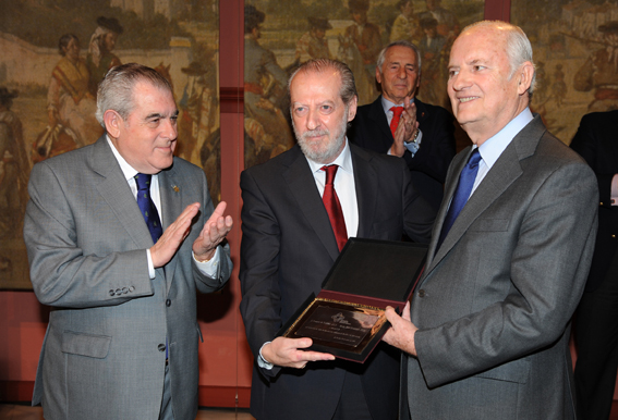 01-230113 ENTREGA DISTINCION ASOCIACION ASET  1