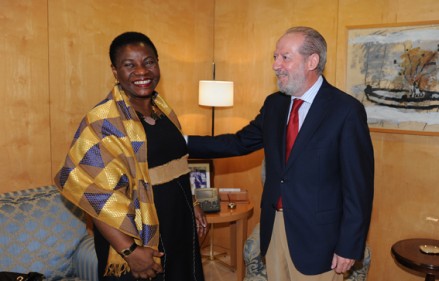 07-090712 EMBAJADORA COSTA DE MARFIL 1