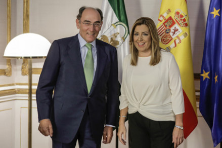 La presidenta de la Junta, Susana Díaz, se reúne en San Telmo con el presidente de Iberdrola, José Ignacio Sánchez Galán. /05/10/16/ .( OPJA)/GC. Fotografía oficial de la Junta de Andalucía, se pone a disposición solamente para su publicación por las organizaciones de noticias y/o para la impresión de uso personal por parte del sujeto (s) de la fotografía. La fotografía no puede ser manipulada de ninguna manera y no se puede utilizar en materiales comerciales o políticos, los anuncios, productos, promociones que de alguna manera sugieran aprobaciçón o respaldo de la Junta de Andalucía.