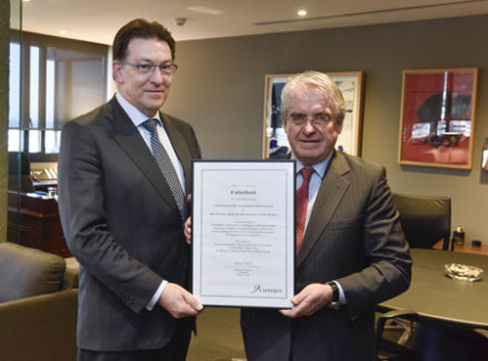 Antonio Massanell, vicepresidente de CaixaBank, y Michael Lafferty, presidente de Lafferty Group