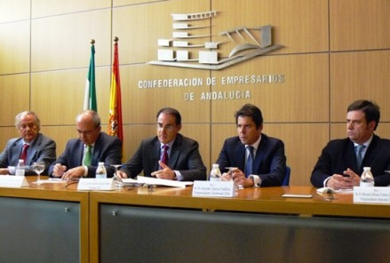 Javier González de Lara, en el centro, acompañado de los cuatro vicepresidentes Javier Sánchez Rojas y Gerardo Cuerva, y los dos sectoriales, Julián Gómez Gotor y Manuel Alfonso Torres. 