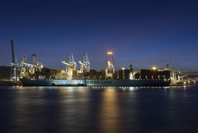 El Majestic Maersk haciendo bunkering en APMT Algeciras