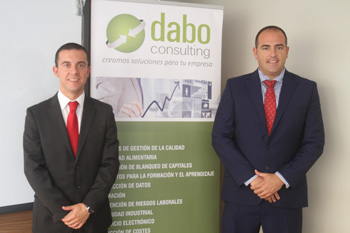 Enrique Cuberos y Juan F. Pedrosa,_directores generales de Dabo Consulting