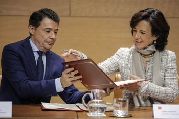 Firma entre Ayuntamiento de Madrid y Banco de Santander