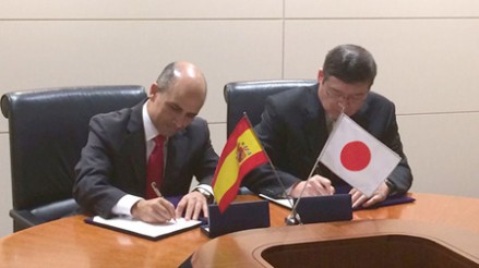 Foto de la firma del acuerdo