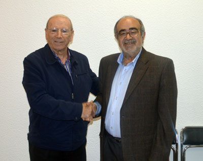 Isidoro Romero de la Osa y Francisco Dominguez en la firma del acuerdo