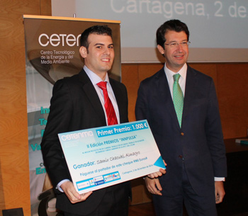 Juan Carlos Ruiz entrega el primer premio Innpulsa a Samir Chaouki