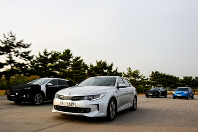 Kia-Eco-Vehicles-counter-clockwise-from-center-vehicle_All-new-Optima-Hybrid_Niro-Hybrid_All-new-Optima-Plug-In-Hybrid_Soul-EV